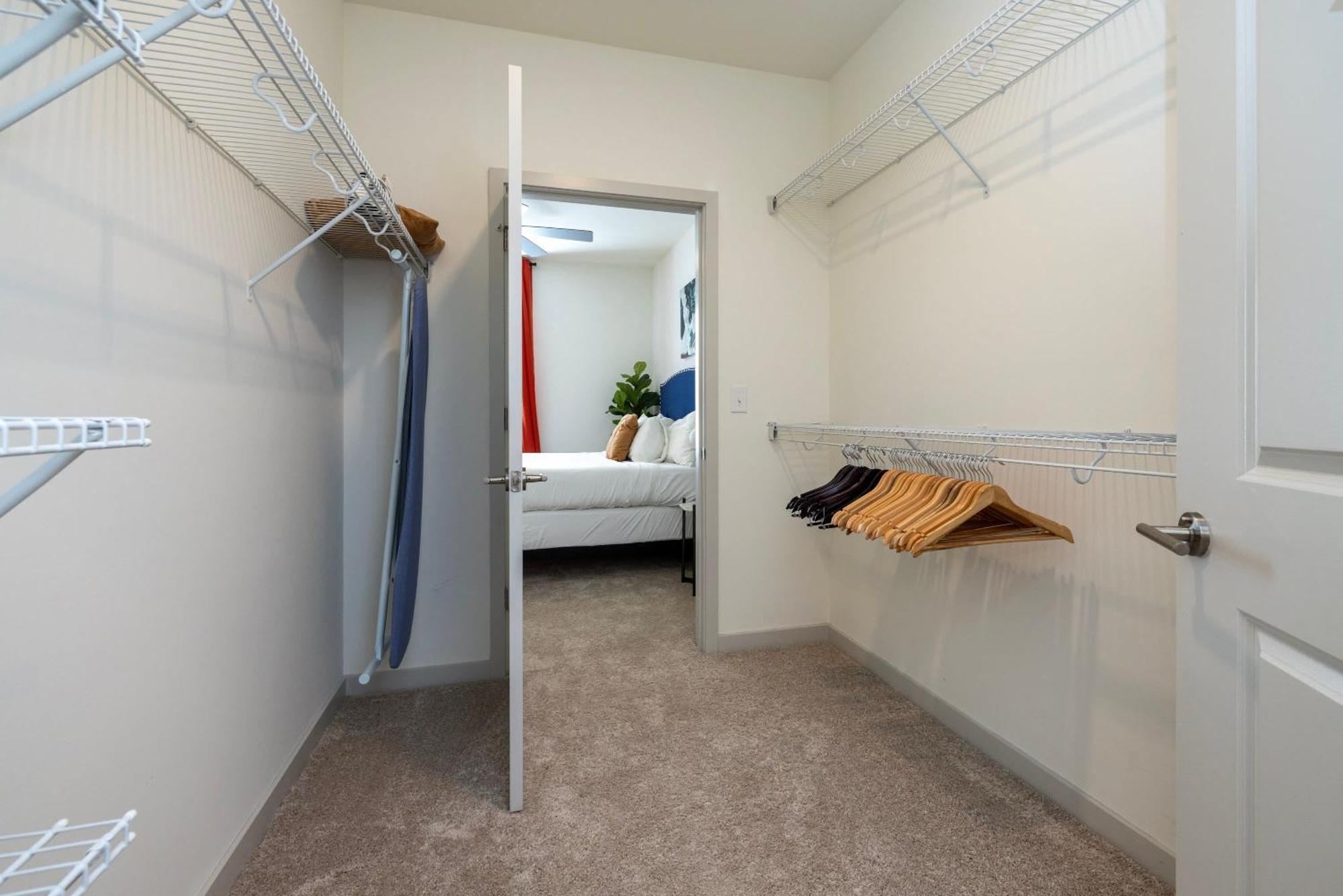 Modern Nulu 2br Cozysuites 05 Apartment Louisville
